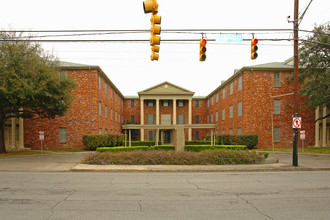 The Mayfair in San Antonio, TX - Foto de edificio - Building Photo