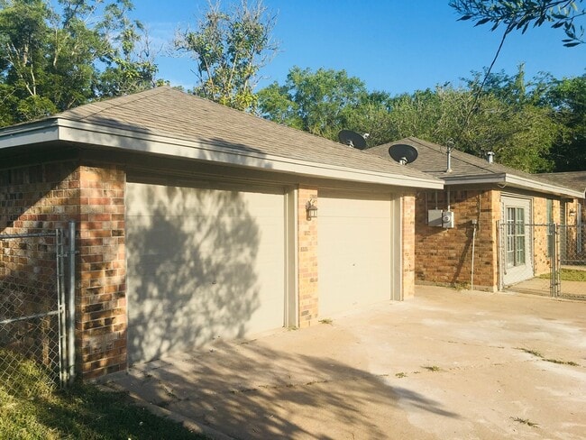 19135 County Rd 520A in Brazoria, TX - Building Photo - Building Photo