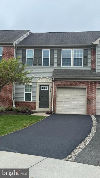 114 Sundance Dr in Trenton, NJ - Building Photo