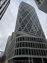 230 Simcoe St in Toronto, ON - Building Photo