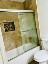 1309 W 62nd St in Los Angeles, CA - Foto de edificio - Building Photo