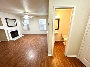423 Mahogany Chest in San Antonio, TX - Building Photo - Building Photo