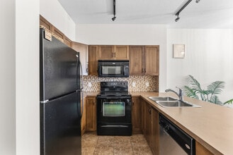 654 Cook Rd, Unit SI ID1497780P in Kelowna, BC - Building Photo - Building Photo