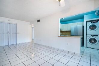 495 W Park Dr in Miami, FL - Building Photo - Building Photo