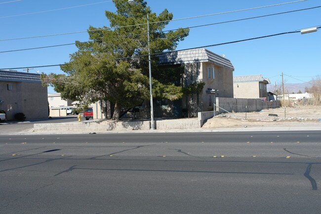 5664 E Lake Mead Blvd in Las Vegas, NV - Foto de edificio - Building Photo