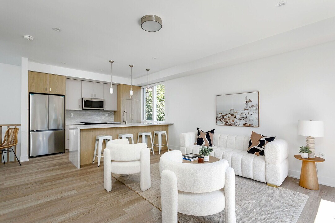 103 Cavell Ave in Toronto, ON - Building Photo