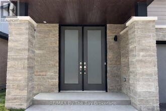 7 Rosanne Cir in Wasaga Beach, ON - Building Photo - Building Photo