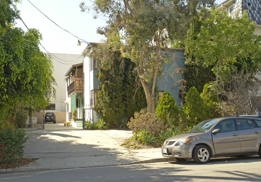 1317 N Gardner St in Los Angeles, CA - Building Photo