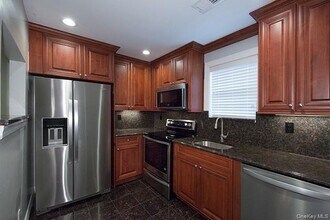 100 Villa D'Est Dr in Coram, NY - Building Photo - Building Photo