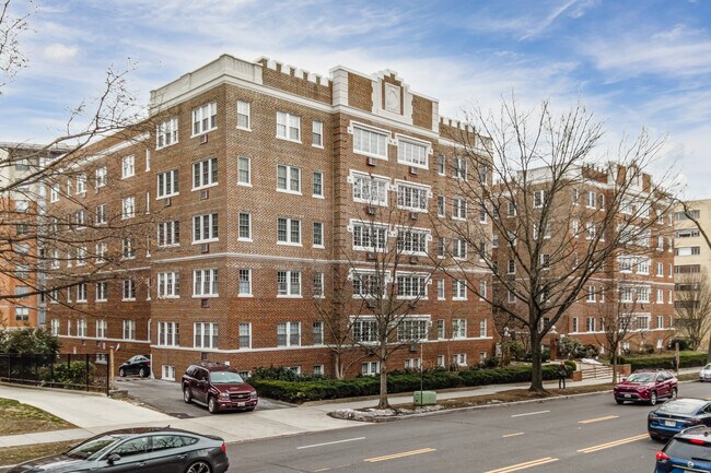 3901 Connecticut Ave NW in Washington, DC - Foto de edificio - Building Photo