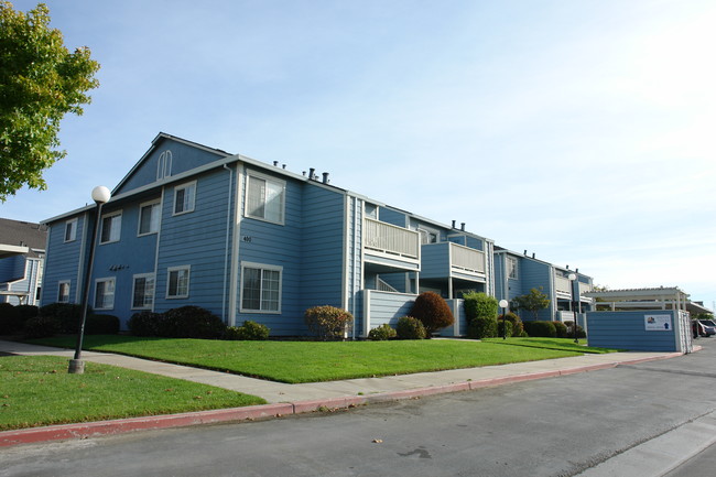 Mariner Village Apartments in Salinas, CA - Building Photo - Building Photo