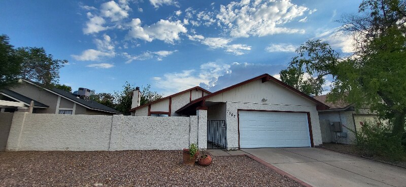 1567 W Javelina Ave in Mesa, AZ - Building Photo