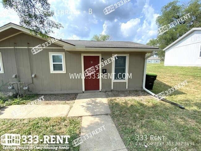 6002 E 153 Terrace in Grandview, MO - Building Photo - Building Photo