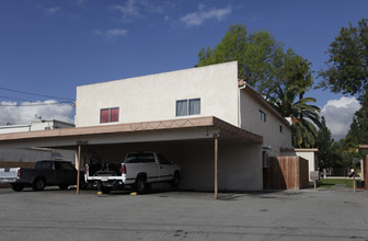 1110 E La Deney Ct in Ontario, CA - Foto de edificio - Building Photo