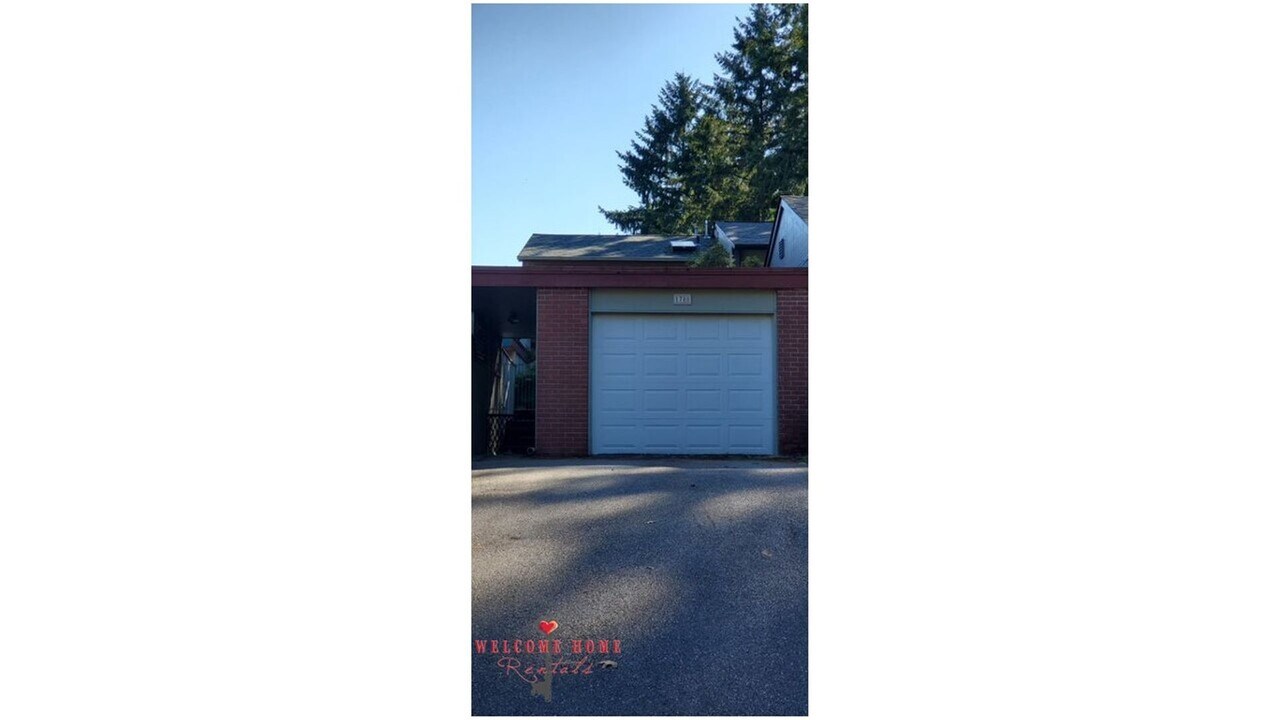 1708 Evergreen Park Ln SW in Olympia, WA - Foto de edificio