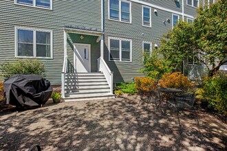 18 Park St in Saco, ME - Foto de edificio - Building Photo