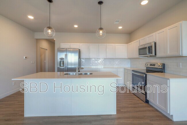 12411 S Parkwood Ln in Lee's Summit, MO - Building Photo - Building Photo