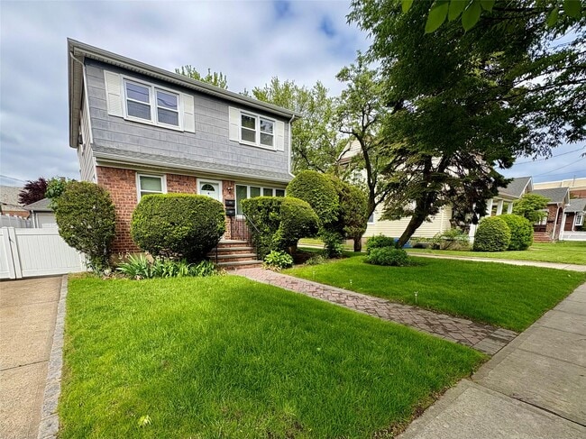 property at 49 E Hawthorne Ave