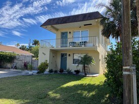 305 N 3rd St, Unit Apartment B in Flagler Beach, FL - Building Photo
