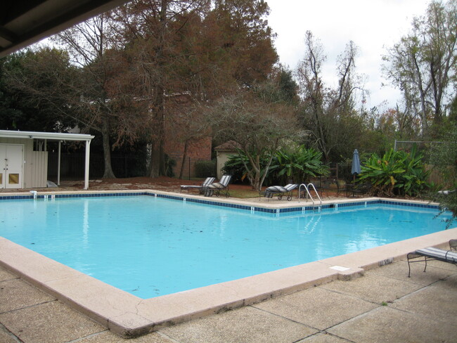 5420 Heatherstone Dr, Unit Heatherstone in Baton Rouge, LA - Foto de edificio - Building Photo