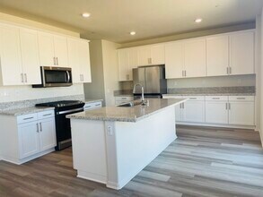 19319 Bigfork Rd in Lake Elsinore, CA - Building Photo - Building Photo