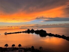 6009 Sea Ranch Dr, Unit 804 in Hudson, FL - Building Photo
