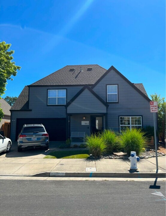 1863 Malibu Cir in Santa Rosa, CA - Building Photo