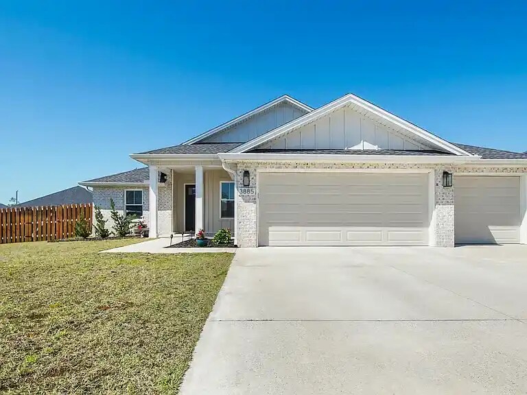 3885 Heartwood St in Callaway, FL - Building Photo