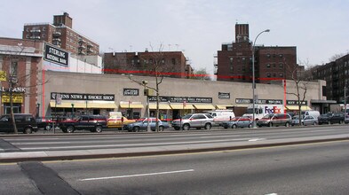 The Aston in Forest Hills, NY - Foto de edificio - Building Photo