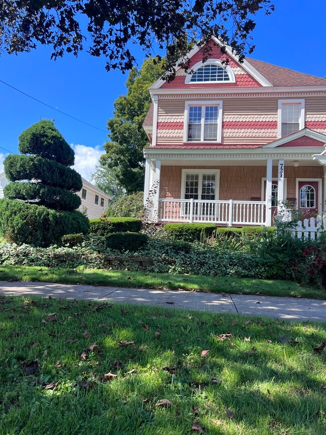 721 N James St, Unit 1 in Rome, NY - Foto de edificio - Building Photo