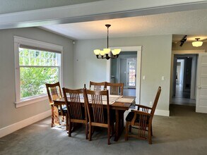 354 NW Florida Ave in Bend, OR - Building Photo - Building Photo