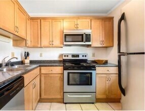 252 Twin Oaks Ter, Unit 252 in South Burlington, VT - Building Photo - Building Photo