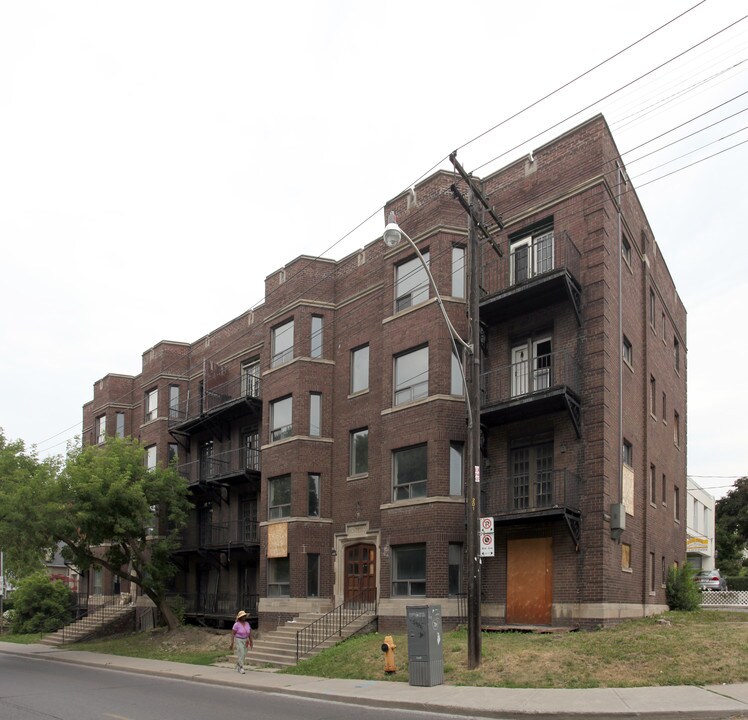 467-469 Spadina Rd in Toronto, ON - Building Photo