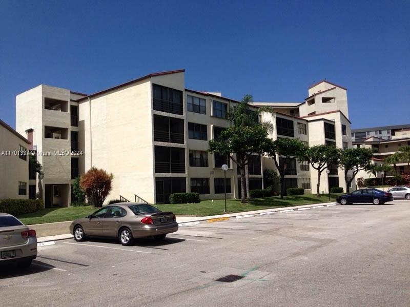 2307 S Cypress Bend Dr in Pompano Beach, FL - Building Photo