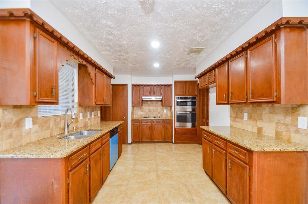 4802 Lost Oak Dr in Spring, TX - Building Photo