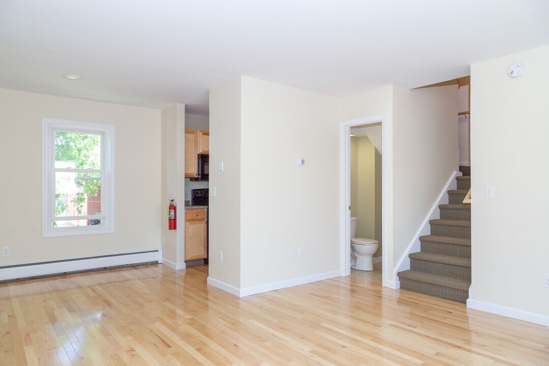 37 Decatur St in Burlington, VT - Building Photo