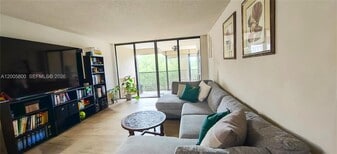 2802 N 46th Ave in Hollywood, FL - Building Photo