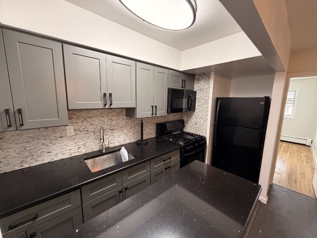 1902 Barnes Ave, Unit 3 in Bronx, NY - Building Photo - Building Photo