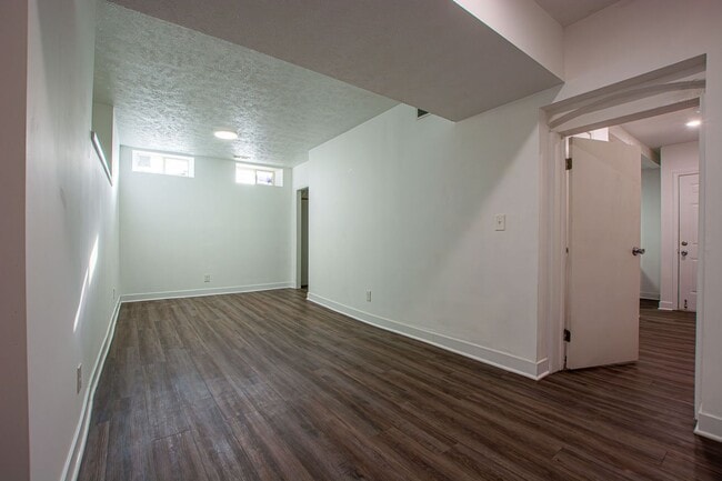 2415 E St in Omaha, NE - Foto de edificio - Building Photo