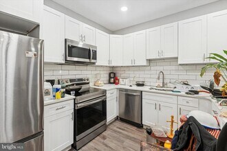 4024 Parkside Ave in Philadelphia, PA - Building Photo - Building Photo