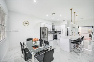 3385 35th Ave NE in Naples, FL - Building Photo - Building Photo