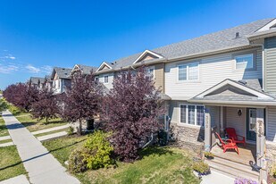 McLaughlin Heights in Spruce Grove, AB - Building Photo