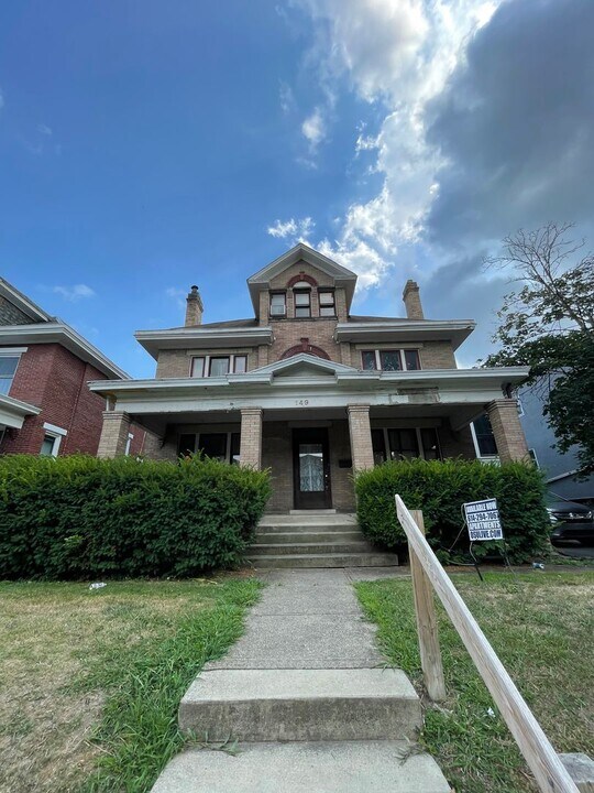 149 E 13th Ave in Columbus, OH - Building Photo