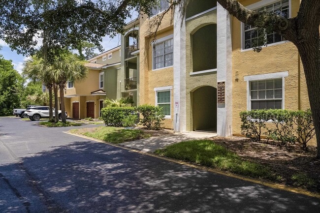 property at 1005 Bella Vista Blvd