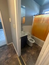 12 Cleveland St, Unit Unit 3 in New Bedford, MA - Foto de edificio - Building Photo