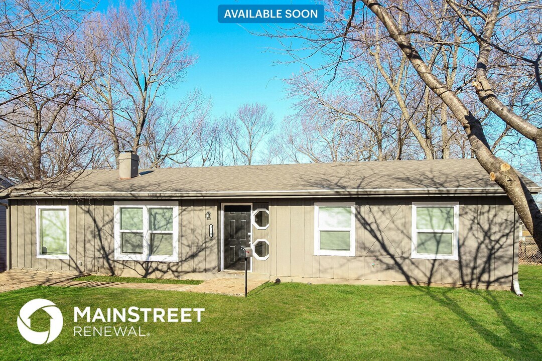 310 Prairie Ln in Belton, MO - Building Photo