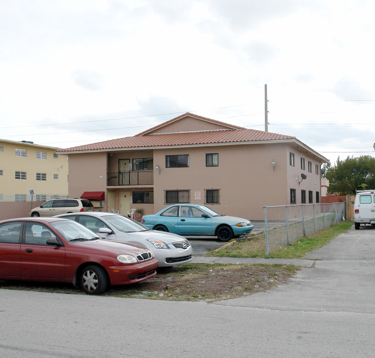 370 E 34th St in Hialeah, FL - Building Photo