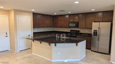 3072 Bicentennial Pkwy in Henderson, NV - Building Photo - Building Photo