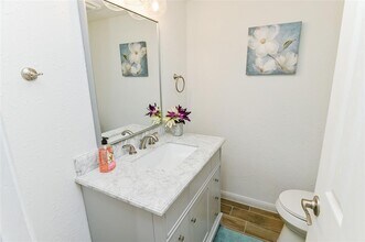 5791 Maple Hill Dr in Houston, TX - Building Photo - Building Photo