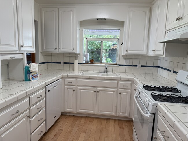 property at 2412 Alameda St